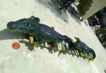 草地鱷魚(yú)雕塑廠家 海洋異形小品 公園異形鱷魚(yú)雕塑