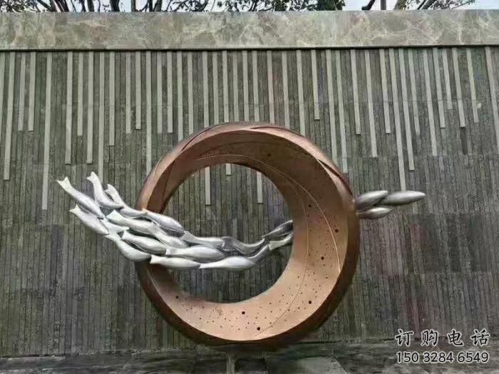 商場魚跨環(huán)雕塑廠家 中式室內(nèi)小品 酒店拉絲魚跨環(huán)雕塑 商場魚跨環(huán)雕塑廠家 中式室內(nèi)小品 酒店拉絲魚跨環(huán)雕塑