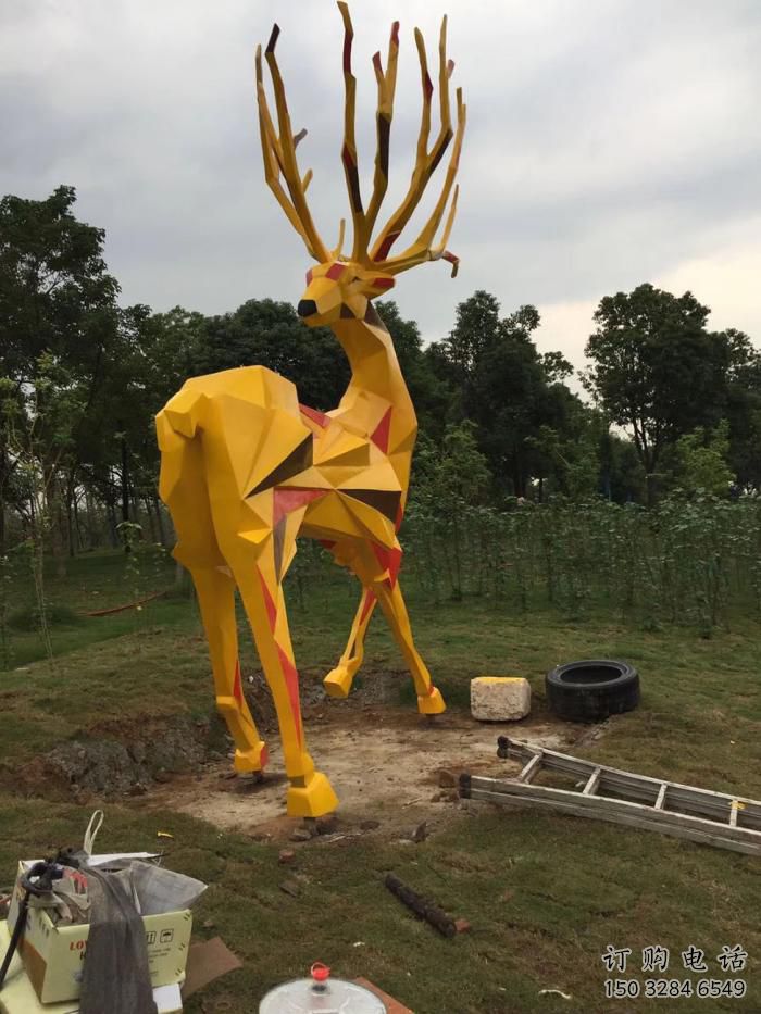 幼兒園麋鹿雕塑廠(chǎng)家 卡通噴漆小品 戶(hù)外異形麋鹿雕塑