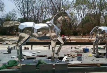 鍛造駿馬雕塑廠家 公園廣場(chǎng)擺件 戶外鏡面駿馬雕塑
