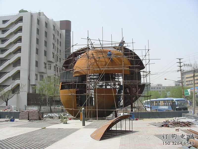 大型球體雕塑廠家 鍛造公園小品 廣場(chǎng)不銹鋼球體雕塑 大型球體雕塑廠家 鍛造公園小品 廣場(chǎng)不銹鋼球體雕塑