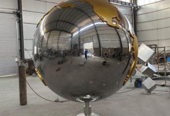 鏡面地球儀雕塑廠家 歐式步行街小品 戶(hù)外不銹鋼地球儀雕塑