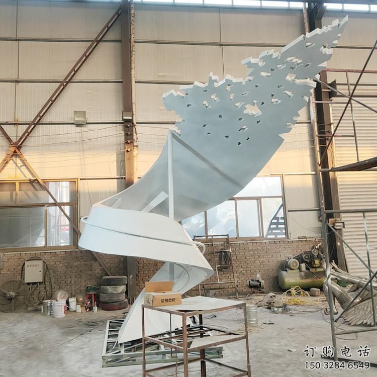 現(xiàn)代絲帶雕塑廠家 大型別墅區(qū)擺件 戶外不銹鋼絲帶雕塑生產(chǎn)