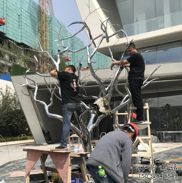 鏡面枯樹雕塑廠家 現(xiàn)代大型擺件 創(chuàng)意不銹鋼枯樹雕塑廠