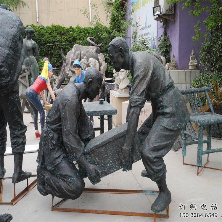 街頭仿古工人雕塑