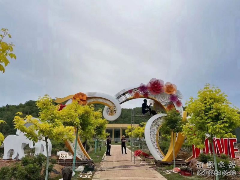 心形拱門雕塑，鏤空工藝，不銹鋼藝術(shù)大門雕塑廠家