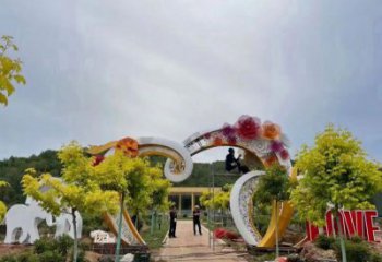 心形拱門雕塑，鏤空工藝，不銹鋼藝術(shù)大門雕塑廠家