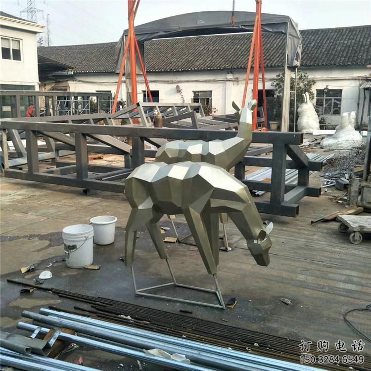 展示小鹿雕塑定制，小區(qū)雕塑，切面小鹿雕塑提供