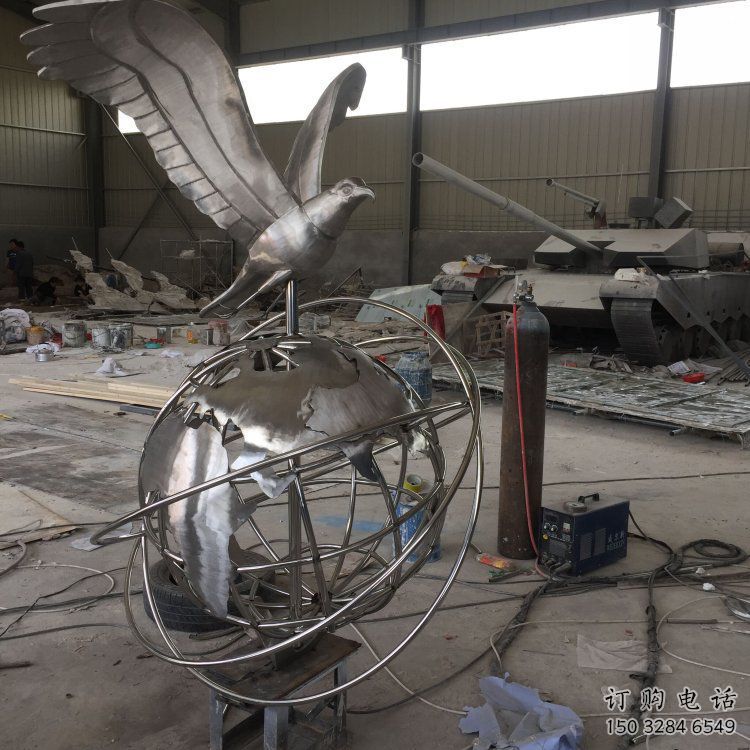 地球儀雕塑選用，美陳雕塑，金屬老鷹踩地球儀雕塑標(biāo)準(zhǔn)