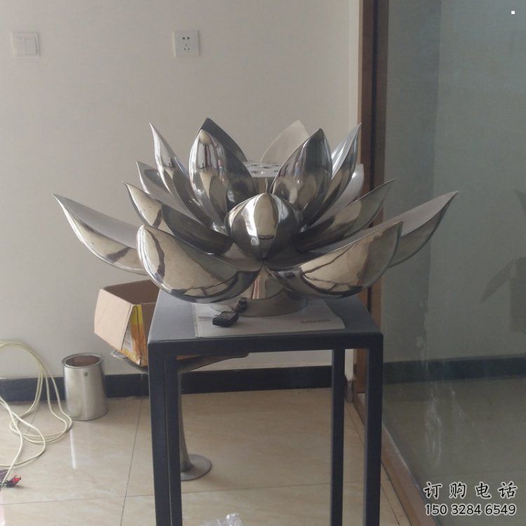 大型荷花雕塑常用，戶外擺放，鏡面荷花雕塑廠家展示