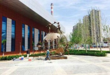 地球儀雕塑定價，拉絲工藝，地球儀人物雕塑制作