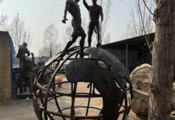 地球儀雕塑供應(yīng)，校園雕塑，地球儀人物雕塑制造廠家