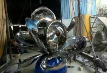 金屬荷花雕塑制作廠家，陸地擺件，鏡面荷花雕塑制造商