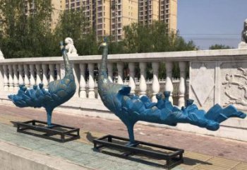彩繪孔雀雕塑供應(yīng)，圓雕體系，仿古孔雀雕塑制作廠家