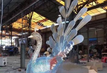 孔雀雕塑廠(chǎng)家，小區(qū)擺件，不銹鋼鏤空孔雀雕塑制造商