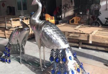 制作藝術(shù)孔雀雕塑廠家，鏡面工藝，不銹鋼孔雀雕塑預(yù)定