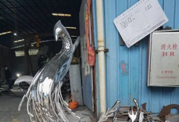 孔雀雕塑展品，花園小品，鏡面鐵藝孔雀雕塑優(yōu)選