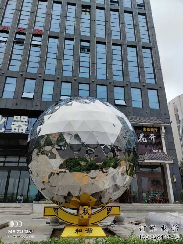 鏡面球雕塑承接，街頭藝術(shù)，不銹鋼球雕塑廠家