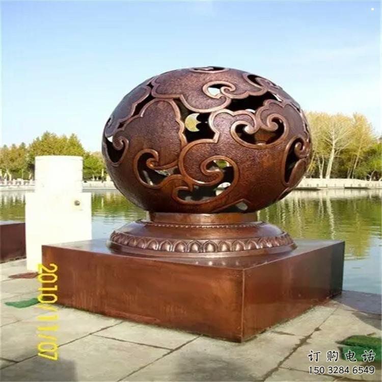 鏤空球雕塑服務(wù)商，街景小品烤漆鏤空球雕塑訂做