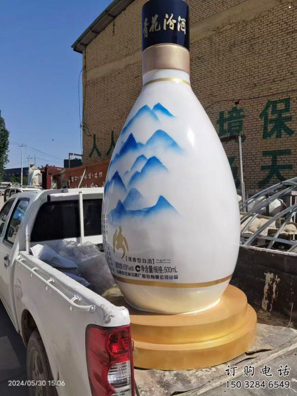 洋酒瓶雕塑定價，街頭雕塑，玻璃鋼洋酒瓶雕塑制作