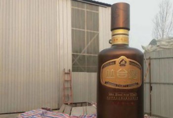 酒瓶雕塑造型選用，美陳雕塑，玻璃鋼酒瓶雕塑標(biāo)準(zhǔn)