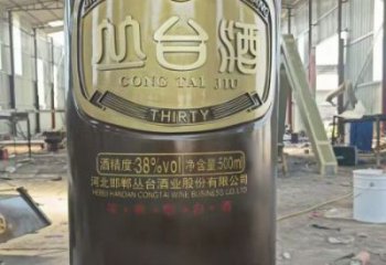 室內(nèi)酒瓶雕塑，拉絲景觀雕塑，抽象效果
