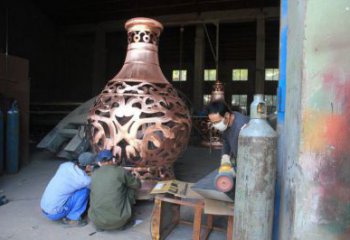 銅花瓶雕塑定做，廣場(chǎng)雕塑，室外銅花瓶雕塑提供