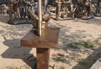 手握鋼筆雕塑承接，城市雕塑，仿銅手握鋼筆雕塑廠家