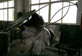 楓葉雕塑服務商，噴泉雕塑，不銹鋼楓葉雕塑訂做廠家