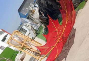 制造鏤空楓葉雕塑，地標(biāo)擺件，烤漆鐵藝楓葉雕塑廠家