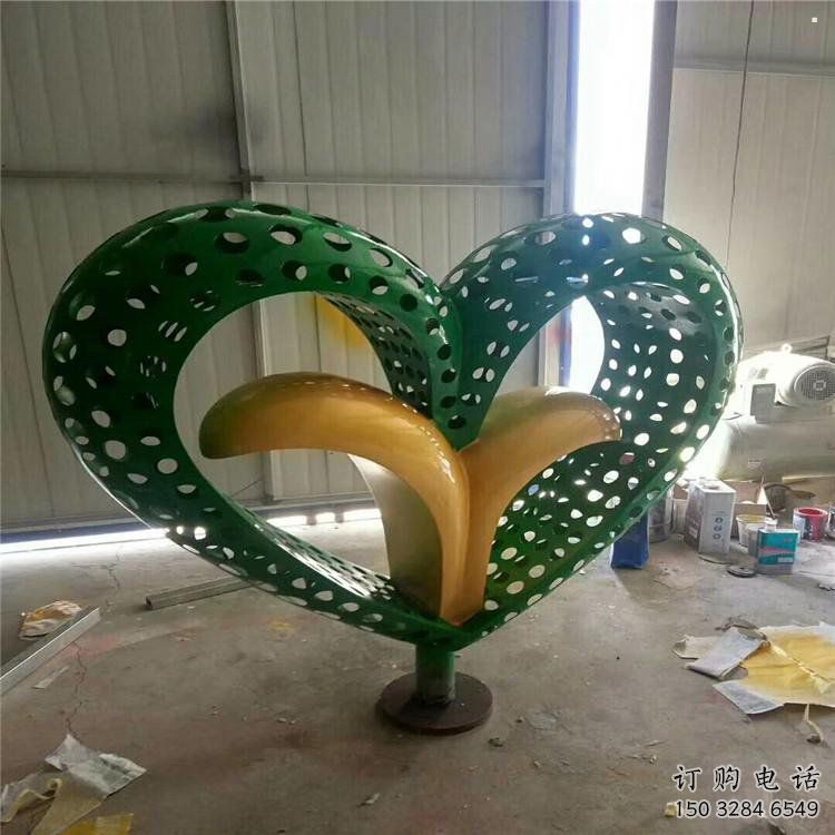 愛(ài)心雕塑批發(fā)，拉絲工藝，園林不銹鋼愛(ài)心雕塑承接