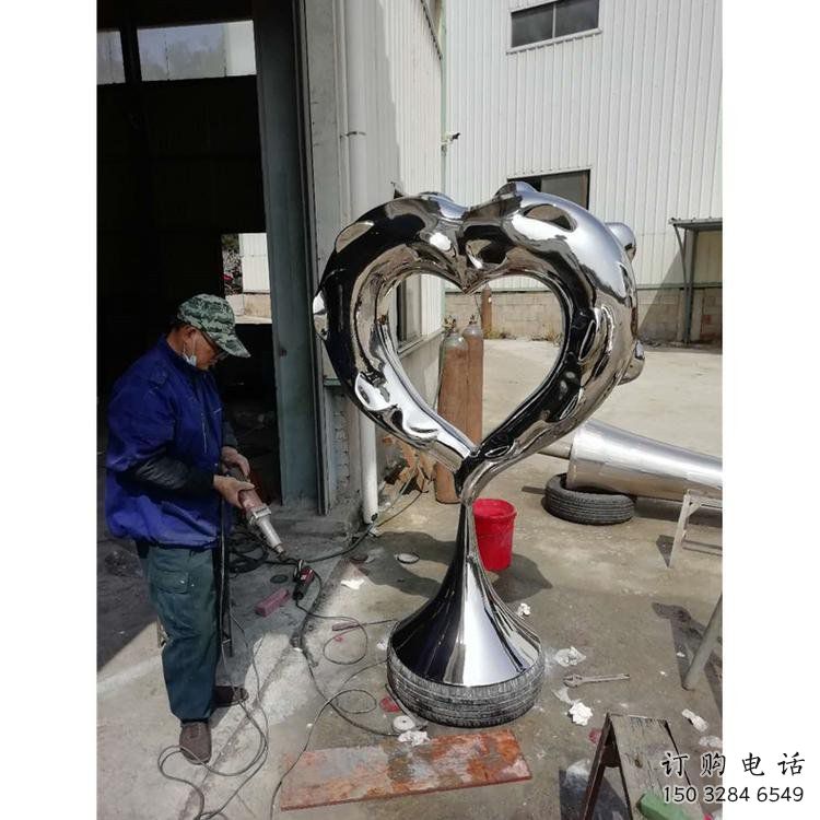 心形雕塑工廠選用，街道標識，景觀鏡面心形雕塑批發(fā)