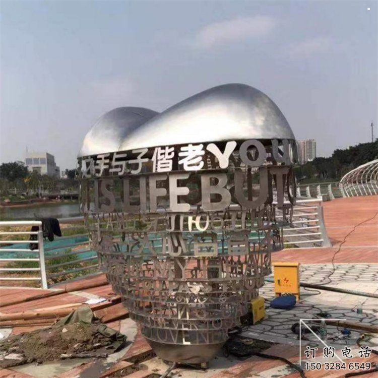 心形球雕塑觀賞型，街景小品，不銹鋼心形球雕塑常用