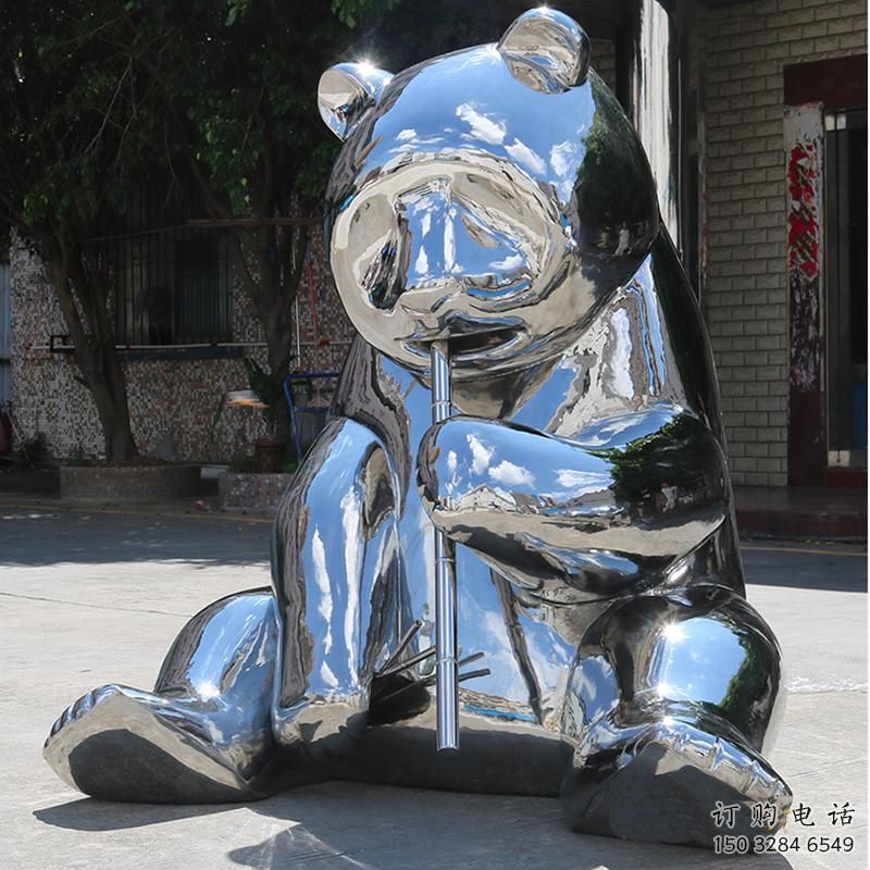 鏡面熊貓雕塑供應(yīng)，花園小品，不銹鋼熊貓雕塑展品