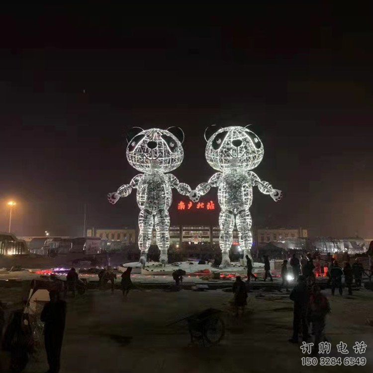 金屬熊貓雕塑制造，景觀雕塑，鏤空熊貓雕塑制作廠家