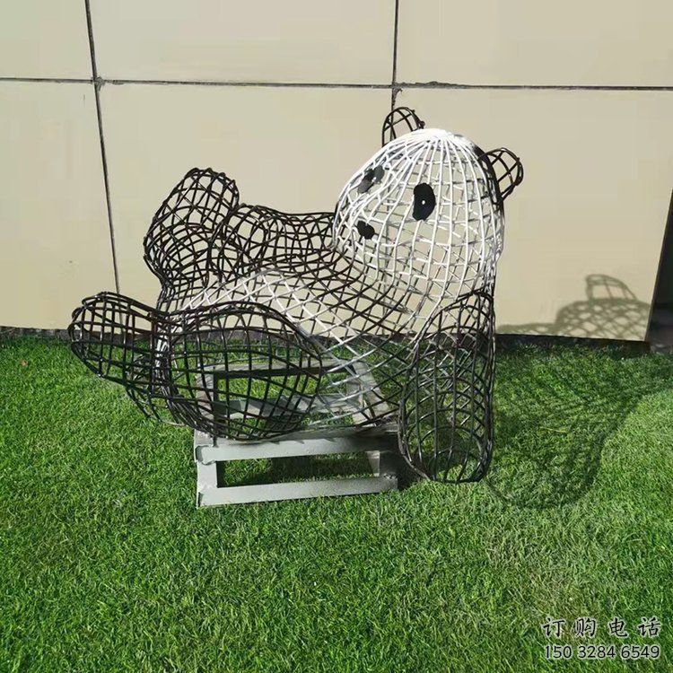 熊貓雕塑制作，標識雕塑，鏤空熊貓雕塑廠家優(yōu)選