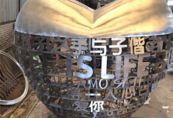 心形球雕塑批發(fā)，廣場系列，不銹鋼心形球雕塑廠家定價(jià)
