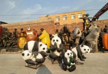 金屬熊貓雕塑制作，陸地擺件，仿真熊貓雕塑制造商