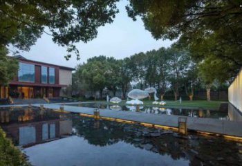 云朵雕塑供應(yīng)，美陳雕塑，鏤空云朵雕塑廠家供求