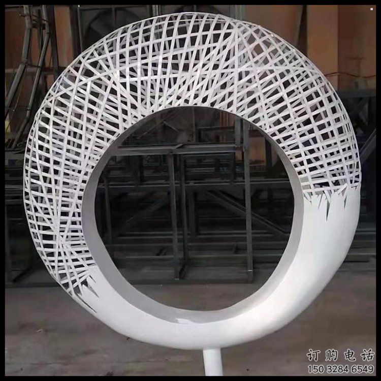 月牙雕塑預定，城區(qū)小品，民俗鏤空月牙雕塑制造商