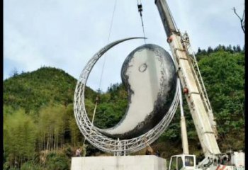 大型月亮雕塑，鍍銅景觀雕塑，鏡面工藝