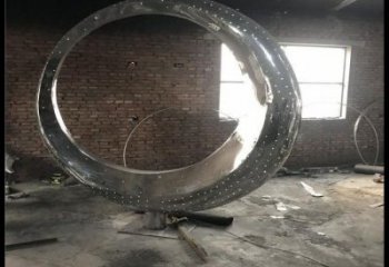金屬月亮船雕塑制作，城市裝飾，不銹鋼月亮船雕塑標準