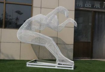 戶外鏤空體育雕塑通用，運(yùn)動(dòng)員雕塑，鐵藝人物雕塑供應(yīng)