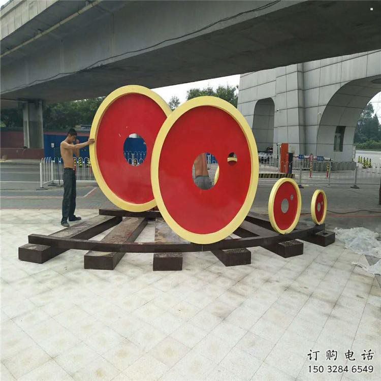 景區(qū)車輪雕塑供給，美陳雕塑，大型車輪雕塑供求