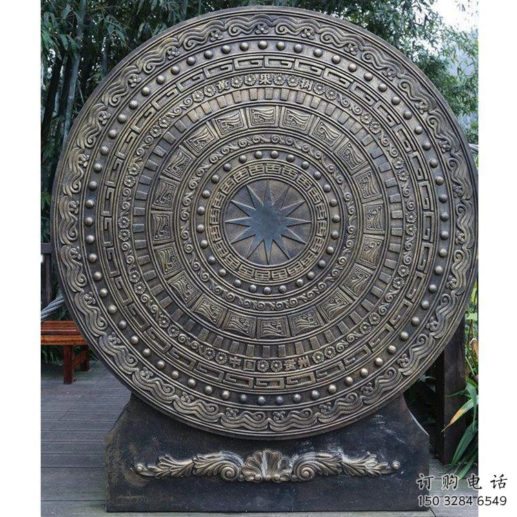 銅鼓雕塑選用，多彩藝術(shù)，鏤空銅鼓雕塑展品