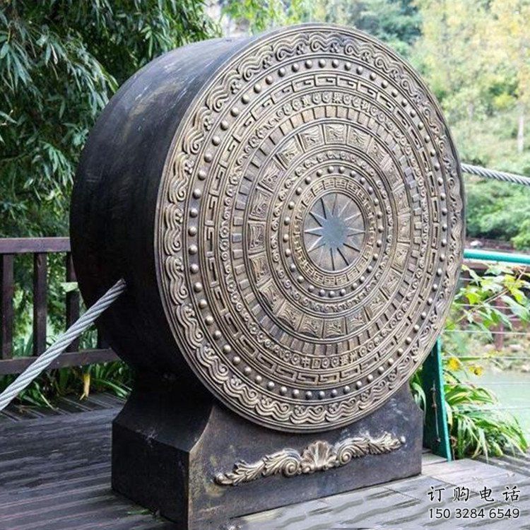 銅鼓雕塑預(yù)定，小區(qū)擺件，銅鼓雕塑主題精品