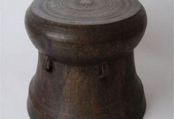 銅鼓雕塑專供，景區(qū)雕塑，城市銅鼓雕塑提供