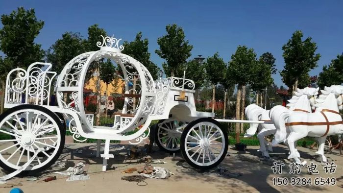 清鎮(zhèn)廣場馬車雕塑