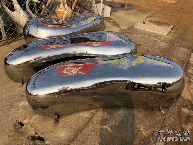 恩施坐凳雕塑，小區(qū)園林雕塑，不銹鋼鏡面效果