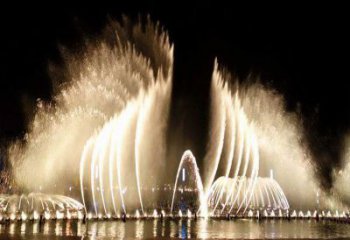 宜昌水景程控噴泉雕塑，高噴循環(huán)噴水方式設計制作